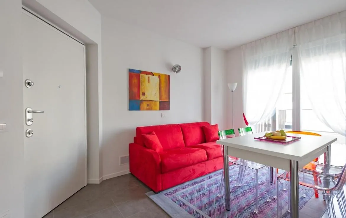The Sunshine - Apartments With Pool Musso 0*,