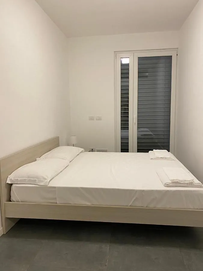 The Sunshine - Apartments With Pool Musso Italien