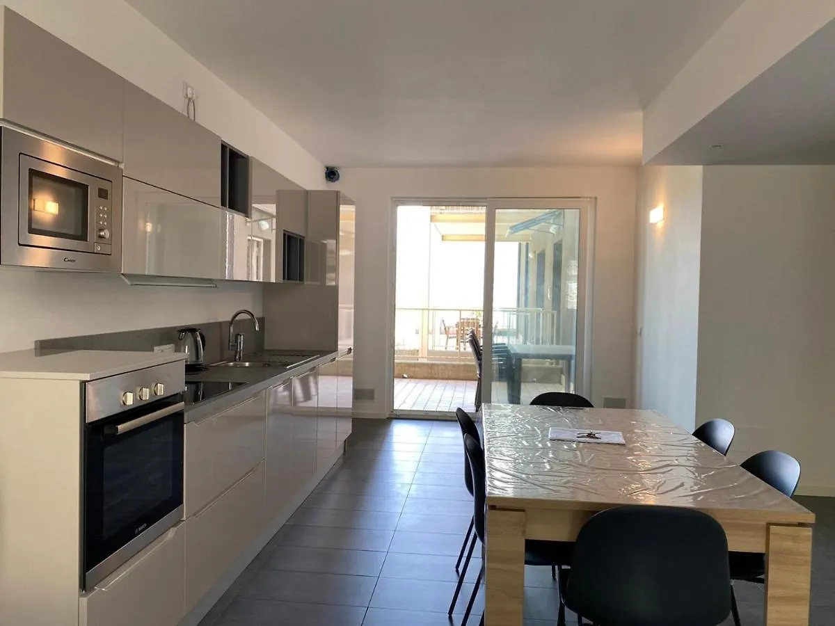 The Sunshine - Apartments With Pool Musso Italien